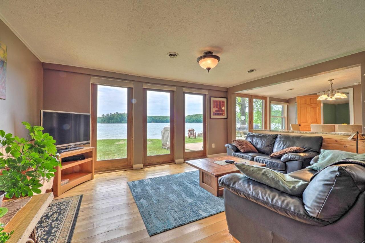 13 Mi To Downtown Quiet Lakefront Cottage トラバーズ・シティ エクステリア 写真