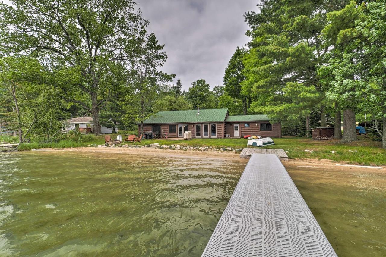 13 Mi To Downtown Quiet Lakefront Cottage トラバーズ・シティ エクステリア 写真