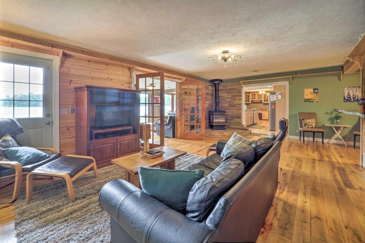13 Mi To Downtown Quiet Lakefront Cottage トラバーズ・シティ エクステリア 写真