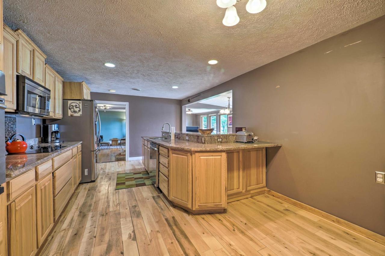 13 Mi To Downtown Quiet Lakefront Cottage トラバーズ・シティ エクステリア 写真