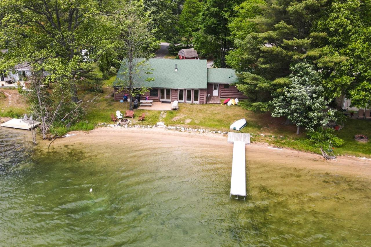 13 Mi To Downtown Quiet Lakefront Cottage トラバーズ・シティ エクステリア 写真